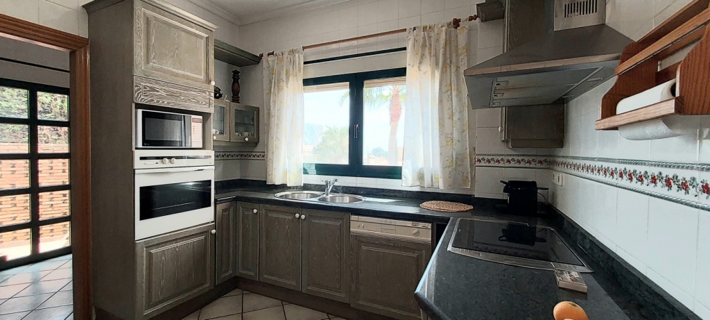 5 bed villa in Calp