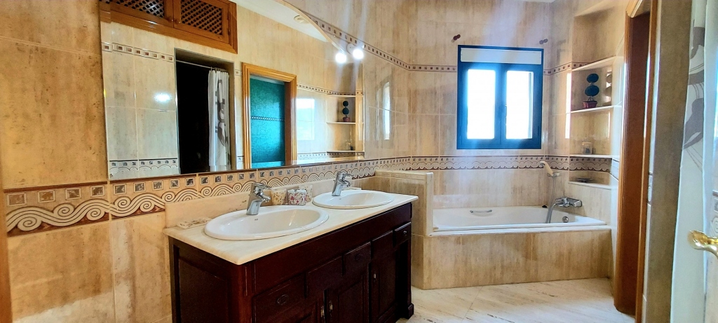 5 bed villa in Calp