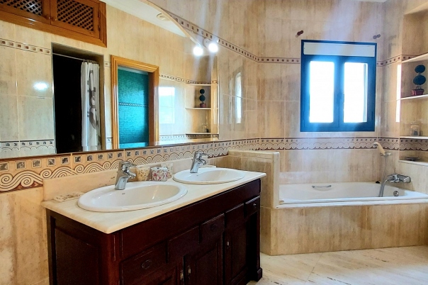 5 bed villa in Calp