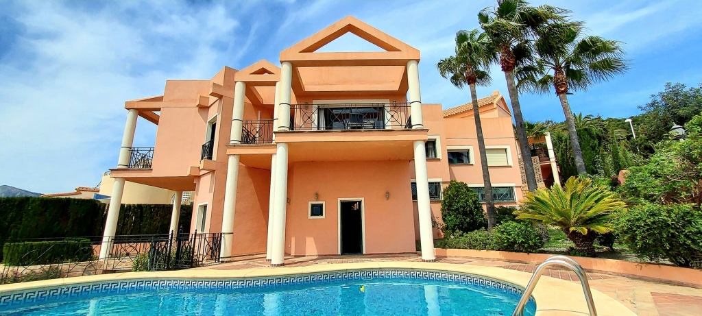5 bed villa in Calp
