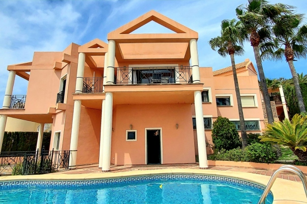 5 bed villa in Calp