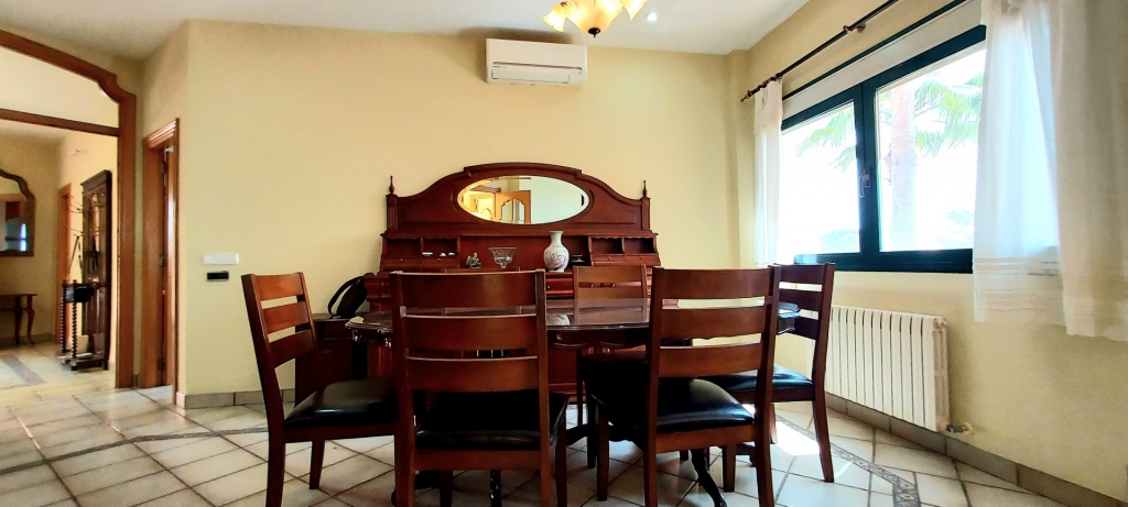 5 bed villa in Calp