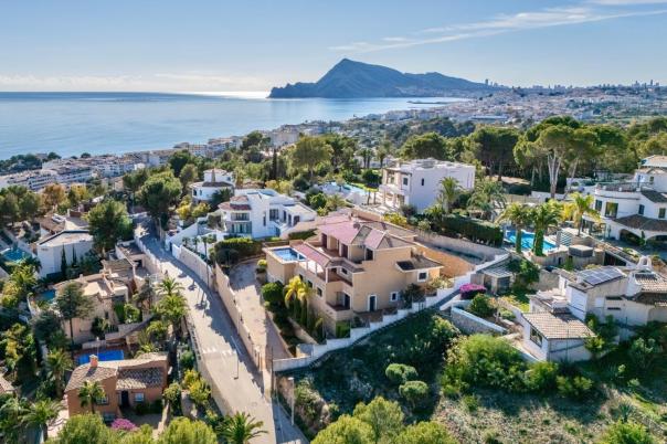 6 bed villa in Altea