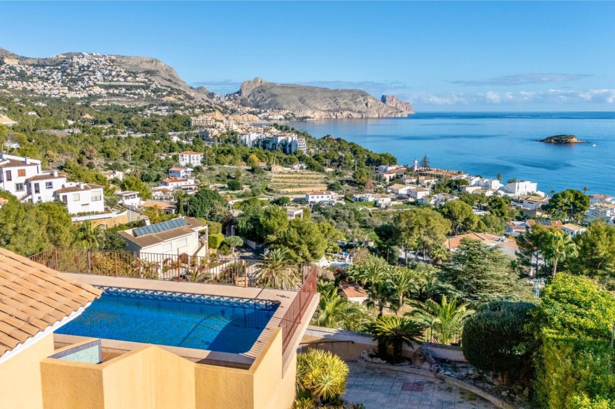 6 bed villa in Altea