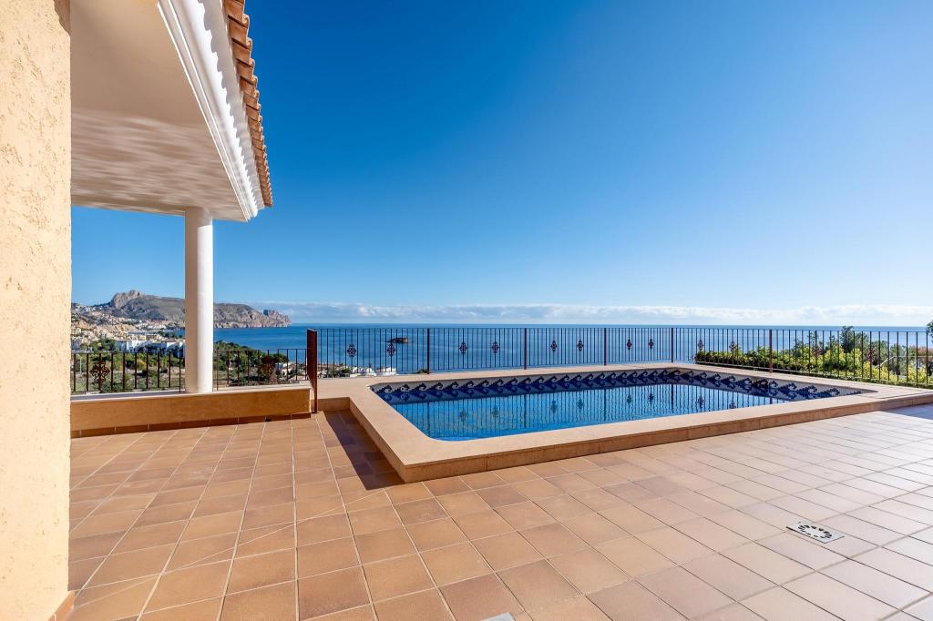 6 bed villa in Altea