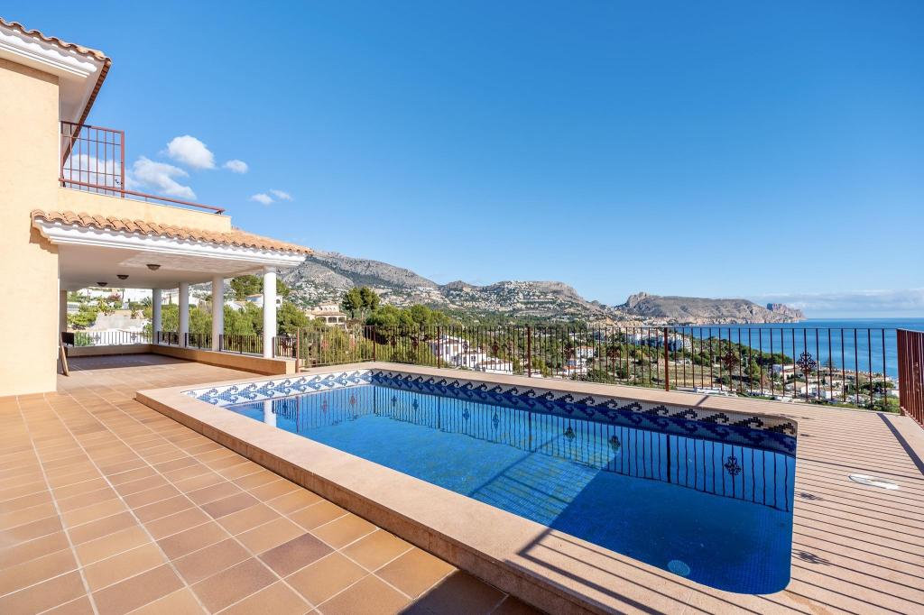 6 bed villa in Altea
