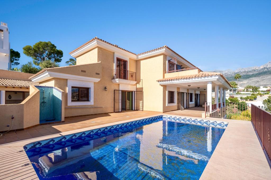 6 bed villa in Altea