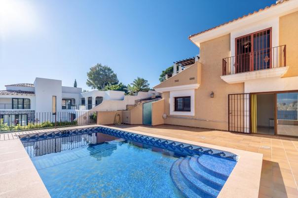 6 bed villa in Altea
