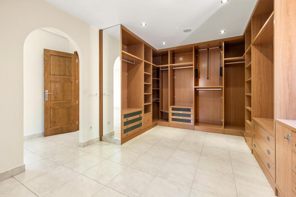 6 bed villa in Altea