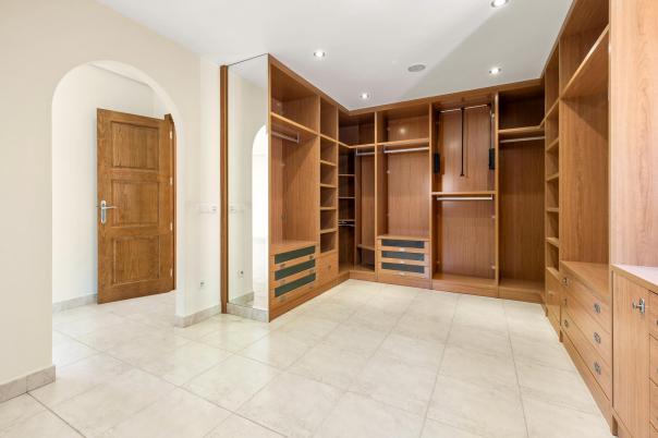 6 bed villa in Altea