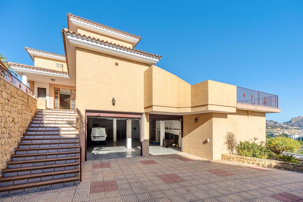 6 bed villa in Altea