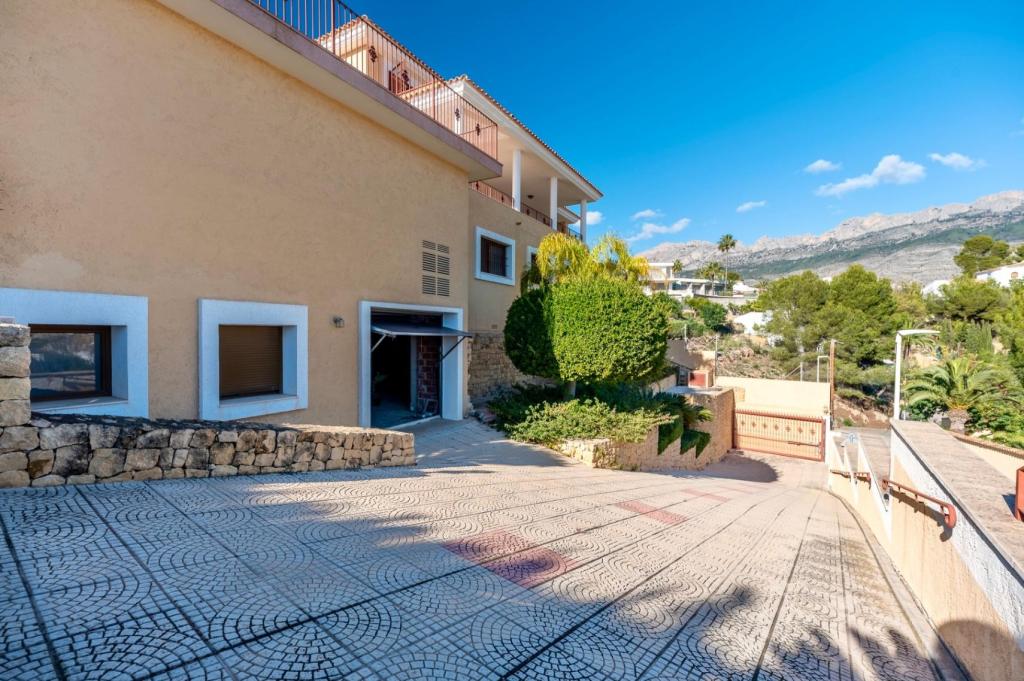 6 bed villa in Altea