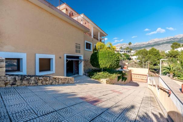 6 bed villa in Altea