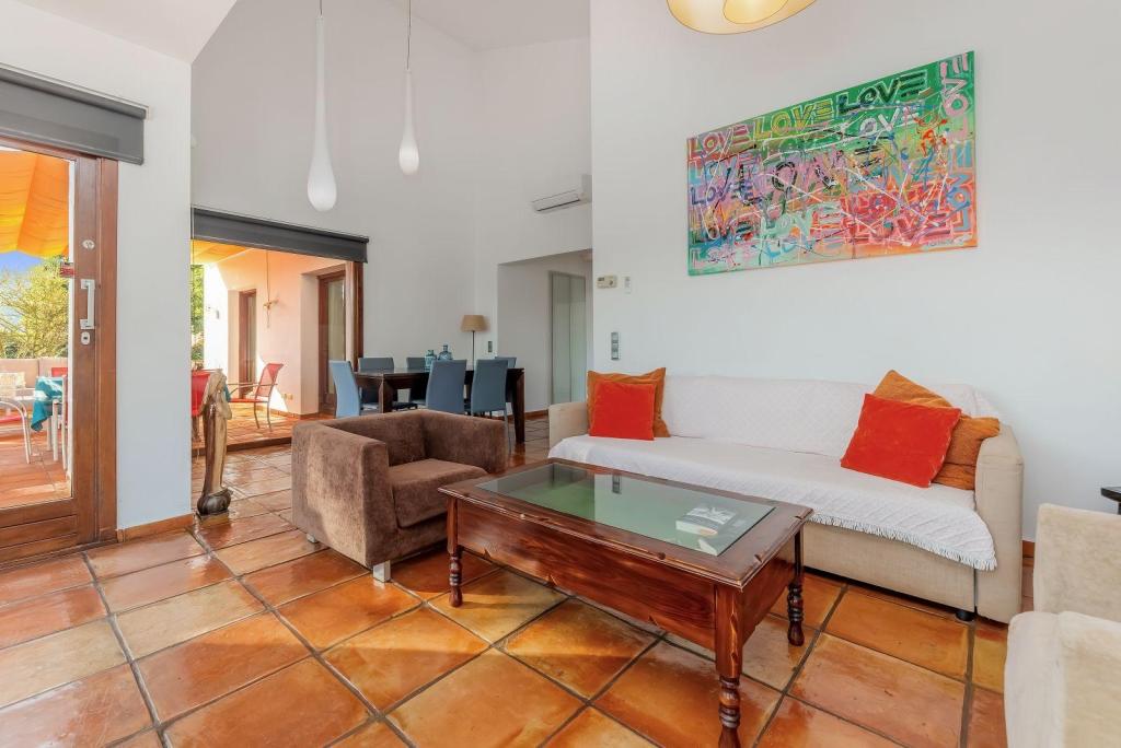 5 bed villa in Ondara