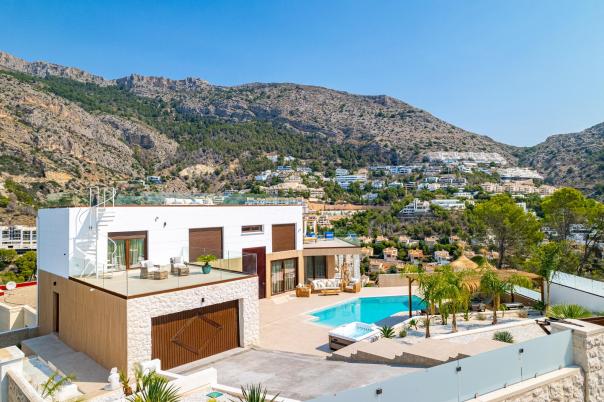 4 bed villa in Altea