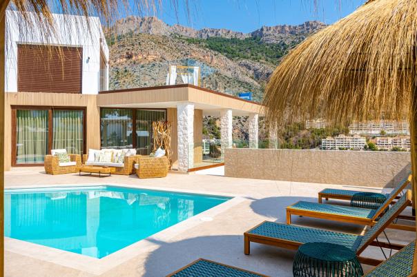 4 bed villa in Altea