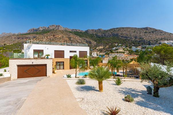 4 bed villa in Altea
