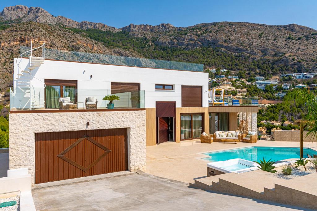 4 bed villa in Altea