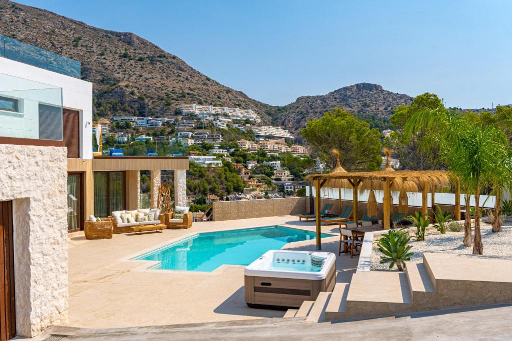4 bed villa in Altea