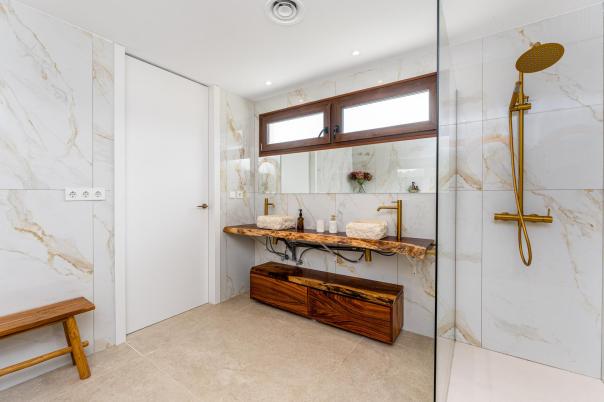 4 bed villa in Altea