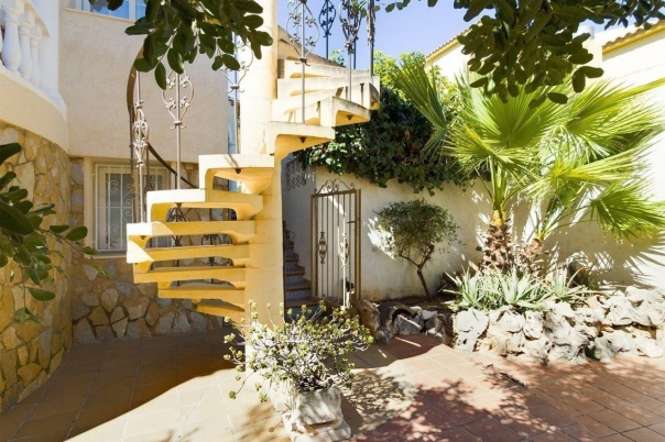 5 bed casa / chalet in Calpe / Calp