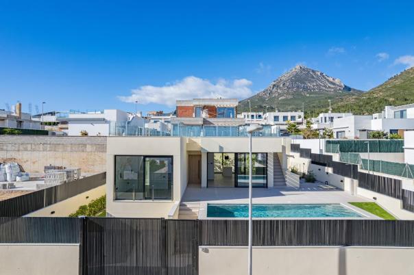 4 bed property in Polop