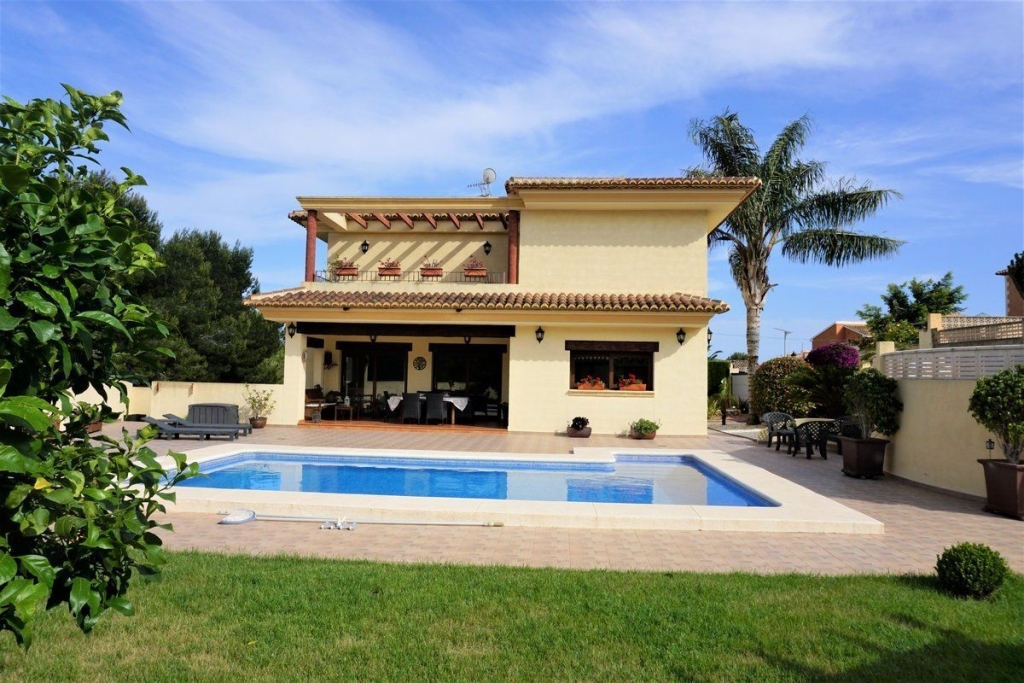 5 bed casa / chalet in Calpe / Calp