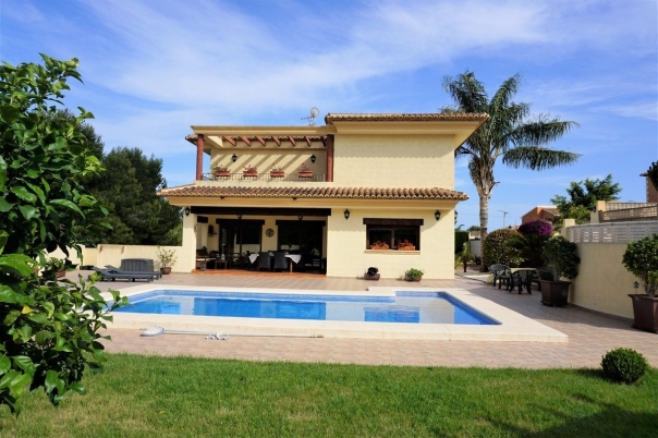 5 bed casa / chalet in Calpe / Calp