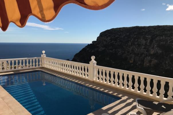 Casa Windlenook - Luxury Holiday Rental Villa with Spectacular Sea Views