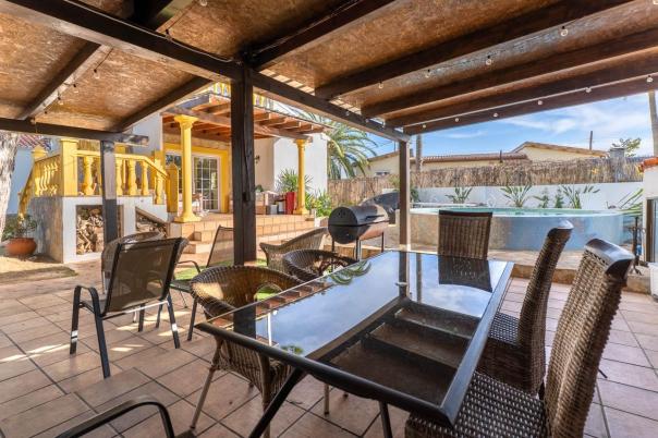 4 bed villa in Denia