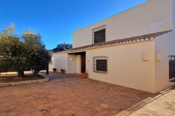 5 bed villa in Moraira