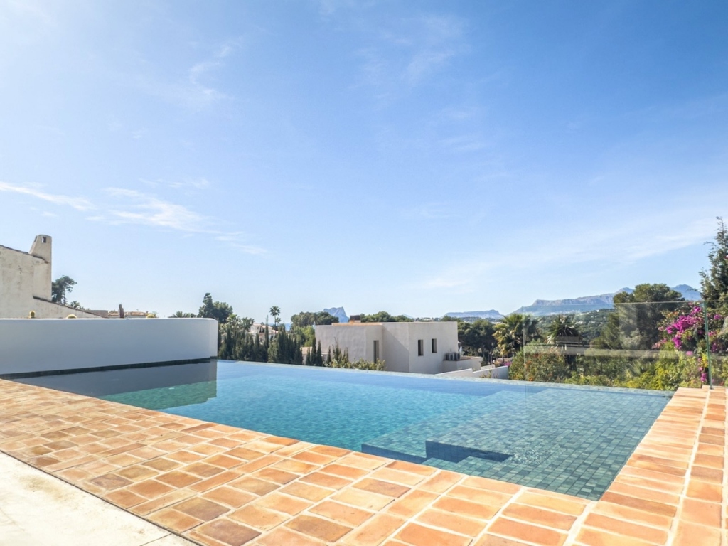 5 bed villas in Moraira