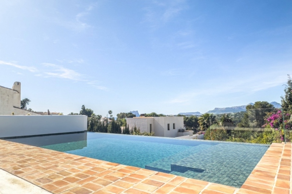 5 bed villas in Moraira