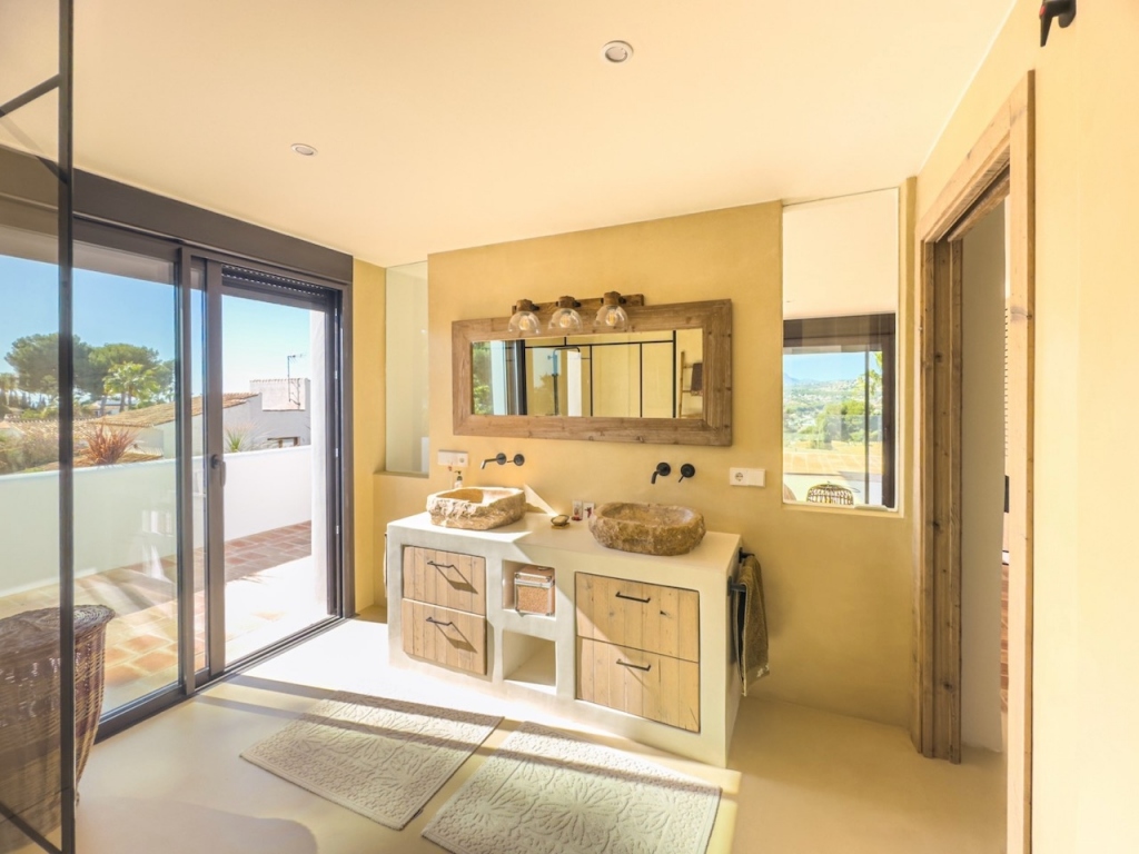 5 bed villas in Moraira