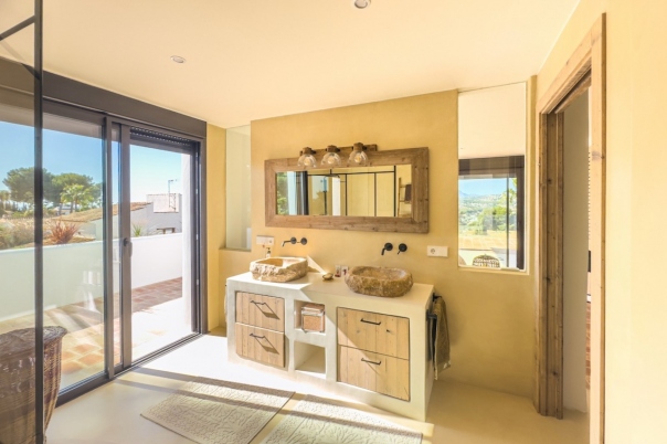 5 bed villas in Moraira