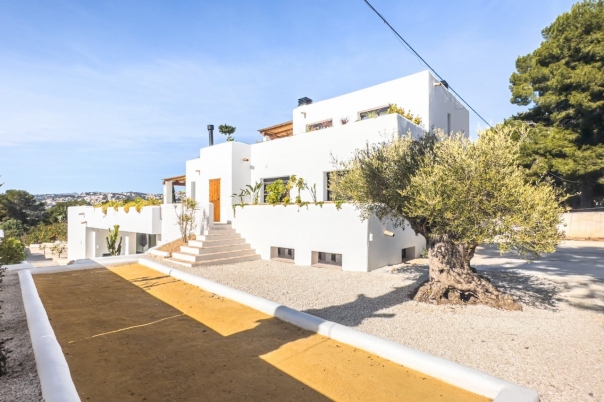 5 bed villas in Moraira