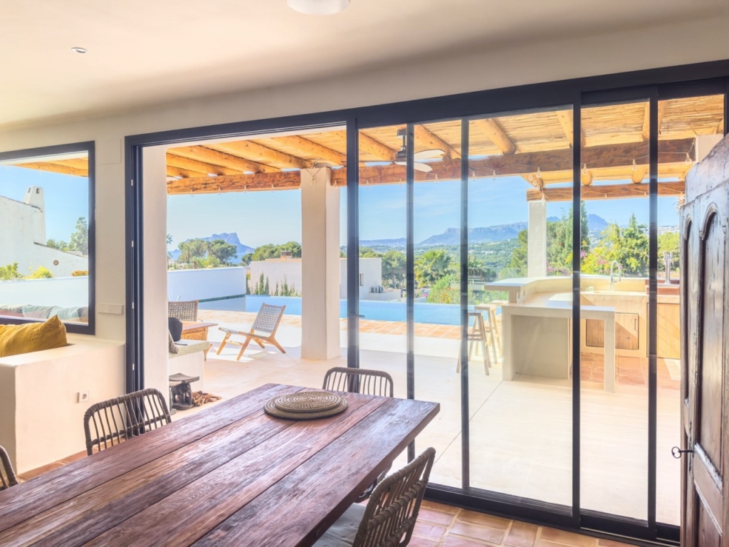5 bed villas in Moraira