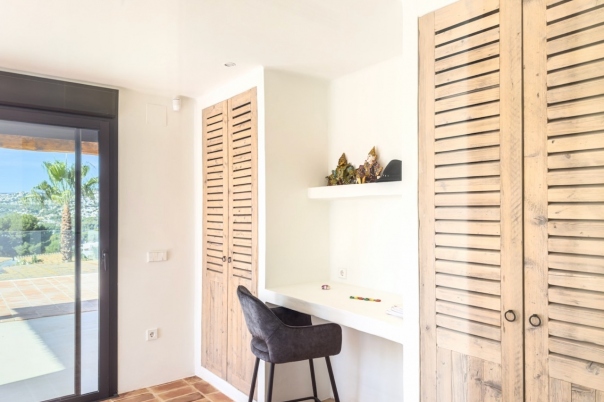 5 bed villas in Moraira