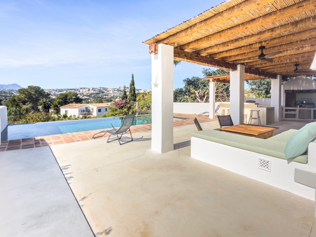 5 bed villas in Moraira