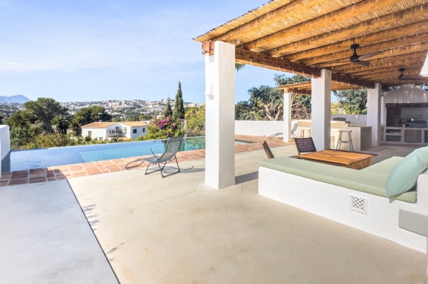 5 bed villas in Moraira