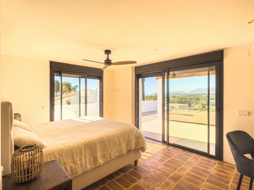 5 bed villas in Moraira