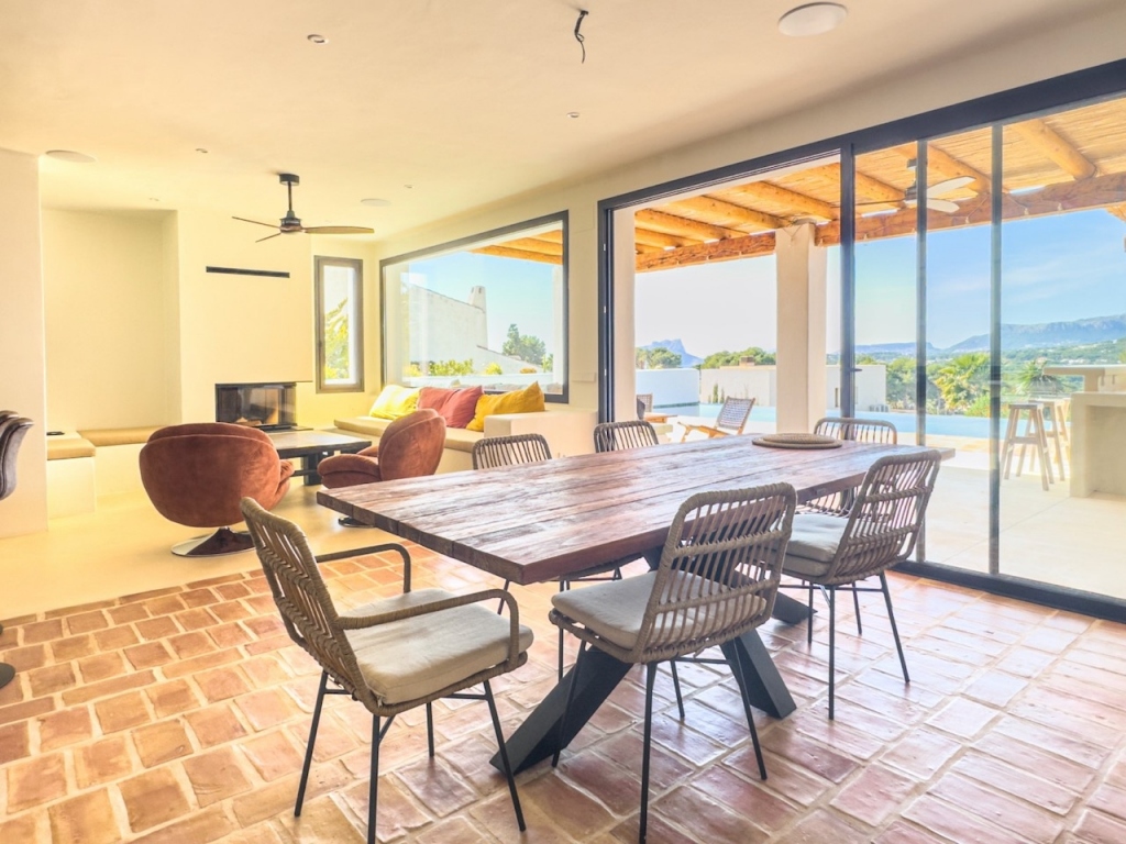 5 bed villas in Moraira