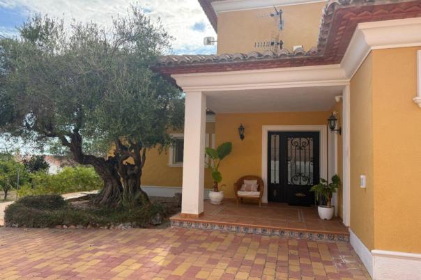 4 bed casa / chalet in Calpe