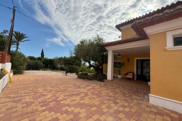4 bed casa / chalet in Calpe