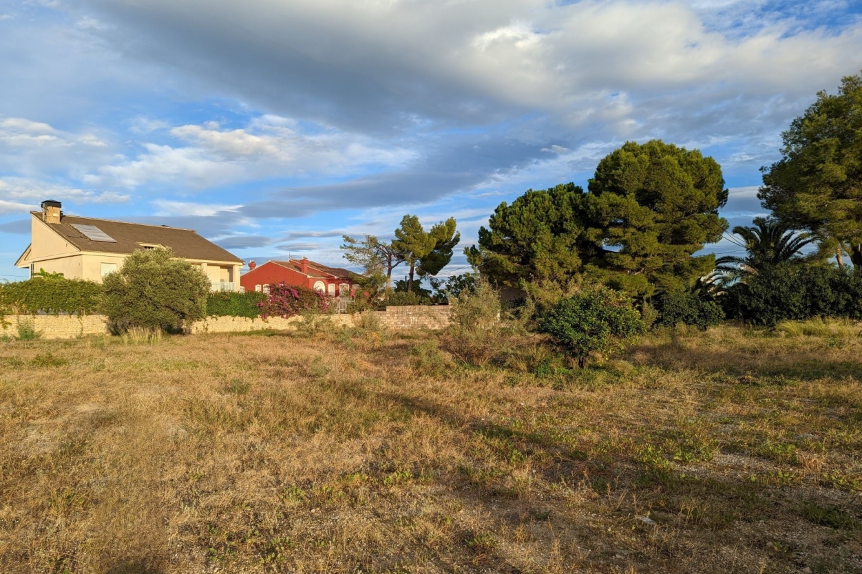 plot in Denia