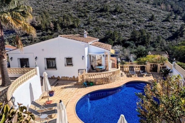 4 bed casa / chalet in Moraira