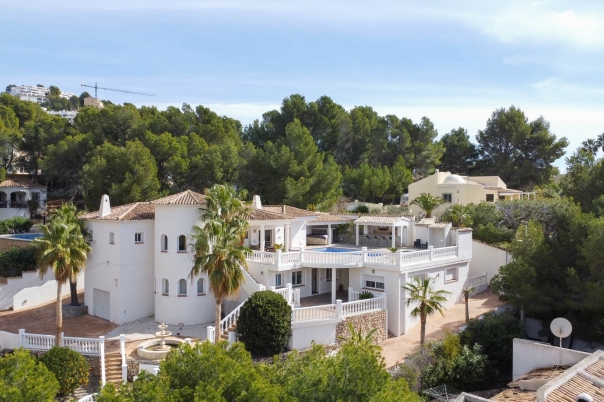 4 bed villa in Altea