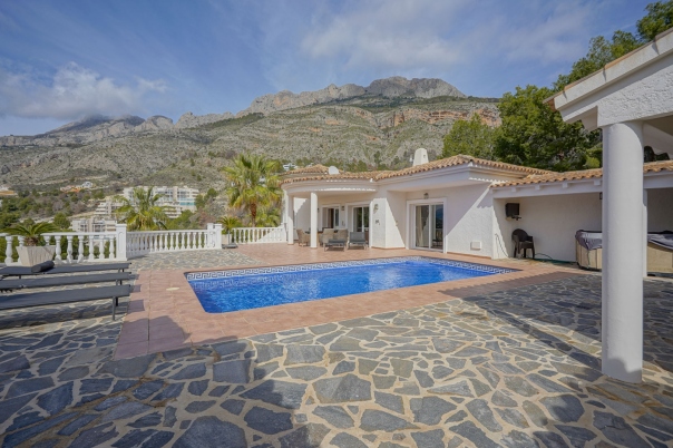 4 bed villa in Altea
