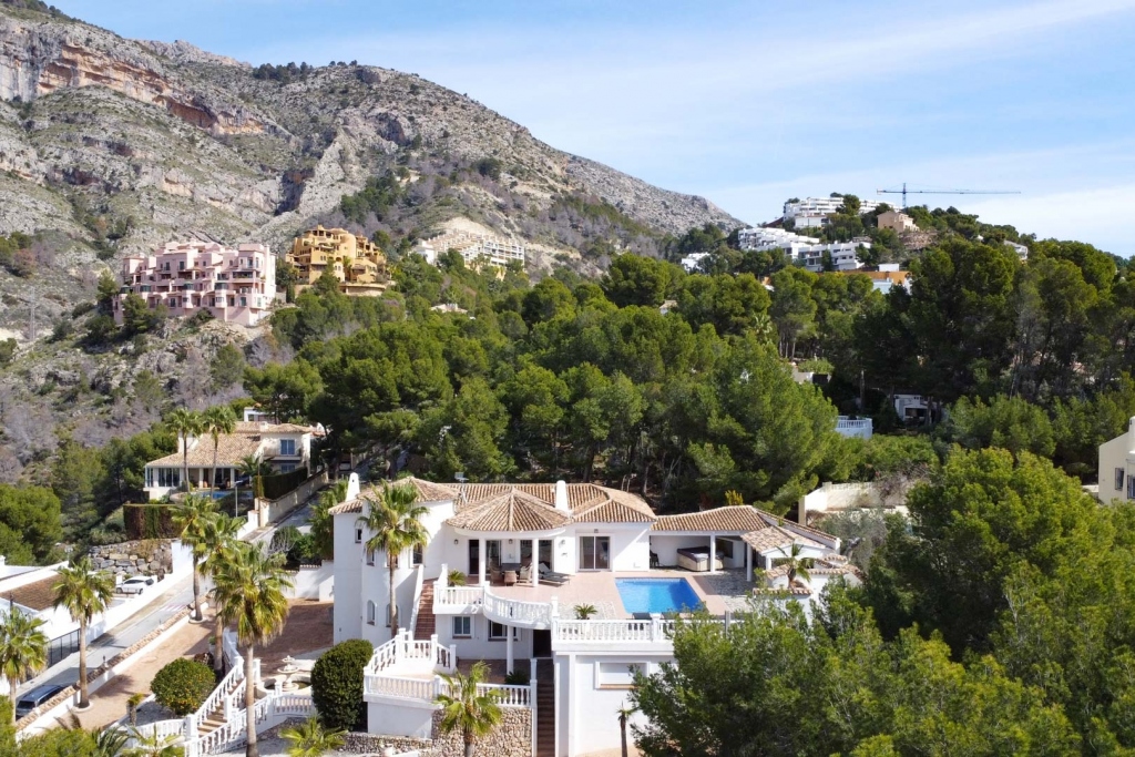 4 bed villa in Altea