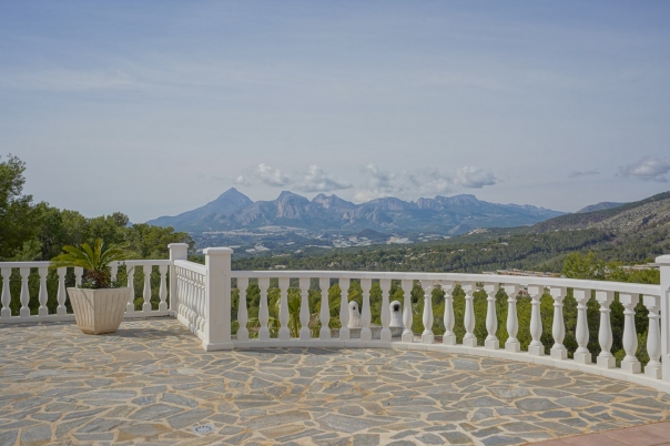4 bed villa in Altea